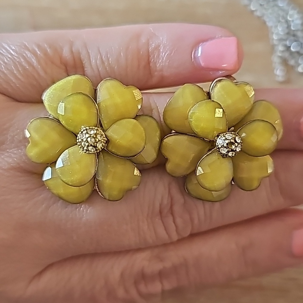 Vintage Gold Tone, Clear Rhinestones and Yellow Glass Flower Earrings - Picture 3 of 3
